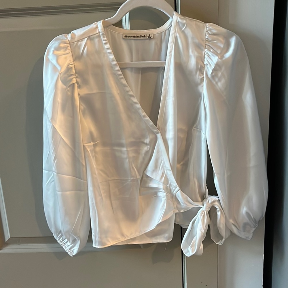 Silk top. Cross body tie. Silk